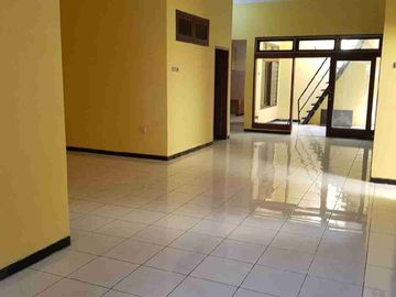 Rumah Tengah Kota di Brumbungan Semarang Tengah