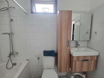 DIJUAL RUMAH CANTIK SIAP HUNI 2 LANTAI FULL FURNISH DI VILLA SELECTA (HR43)