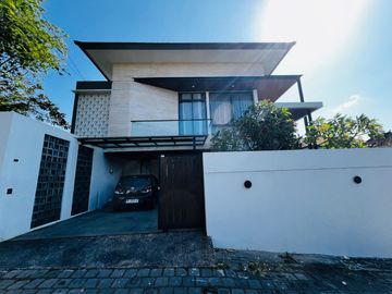 Rumah Suradipa Peguyangan Kaja Denpasar Utara Bali