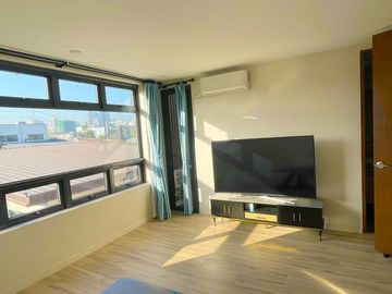 For Sale 4 Storey Preowned Modern Townhouse in New Zañiga, Mandaluyong City. KSA 25M