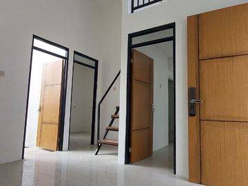 Rumah Atl Dekat Beji di Cipayung, Dekat Stasiun Kota Depok Lama, Murah 2 LANTAI Baru, DB