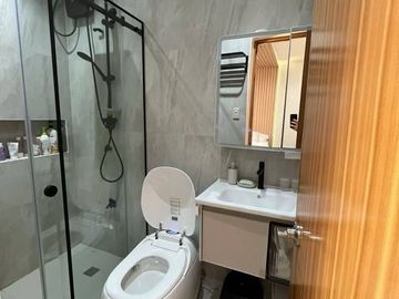 FOR SALE 3-Bedroom Townhouse in Kapitolyo, Pasig City - OBSH282