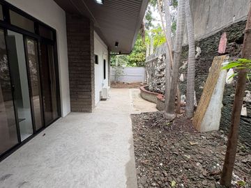 FOR SALE Prime Corner House in White Plains, Quezon City - OBSH283