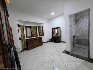 Rumah + Kos Row Jalan Lebar di Rawamangun Jakarta Timur