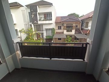 DISEWAKAN / DIJUAL RUMAH FURNISHED DI KAYUPUTIH JAKARTA TIMUR