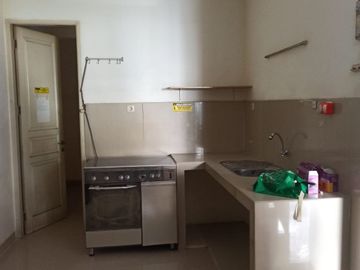 DISEWAKAN / DIJUAL RUMAH FURNISHED DI KAYUPUTIH JAKARTA TIMUR