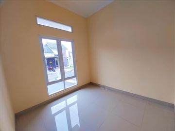 Rumah Siap Huni Dekat Podomoro City, Dekat Pintu Tol Cimanggis. Bisa KPR