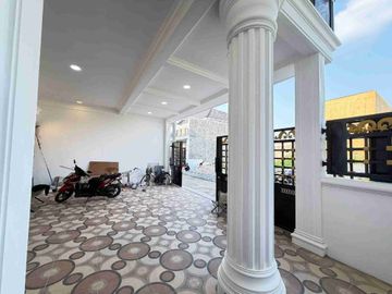 Rumah Baru Mewah American Klasik Dalam Cluster Siap Huni