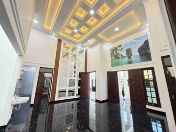 Rumah Baru Mewah American Klasik Dalam Cluster Siap Huni