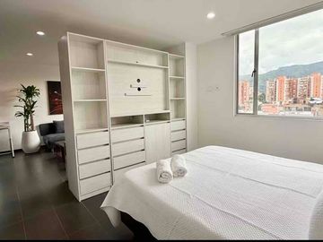 Apartaestudio Amoblado con Terraza Privada en Arriendo – Santa Bárbara | Bogotá