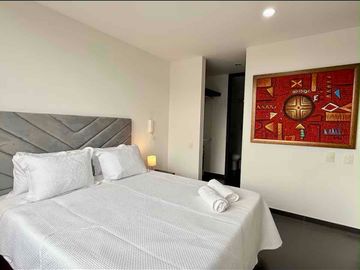 Apartaestudio Amoblado con Terraza Privada en Arriendo – Santa Bárbara | Bogotá