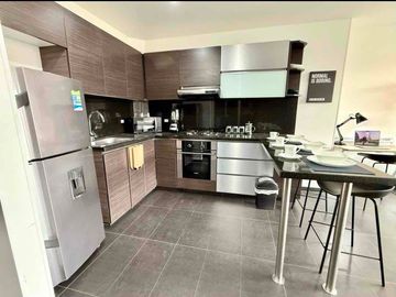 Apartaestudio Amoblado con Terraza Privada en Arriendo – Santa Bárbara | Bogotá