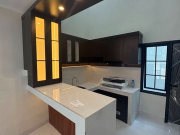 Rumah Ndr Sawangan, Murah Mewah, 2 LANTAI, Cluster, Baru New, di Kota Depok, Jual Dijual