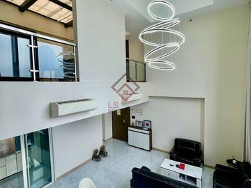 FOR SALE Below Zonal 4BR Penthouse Unit in The Albany at McKinley West, Taguig City - SC161