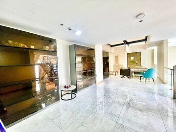 FOR SALE Below Zonal 4BR Penthouse Unit in The Albany at McKinley West, Taguig City - SC161