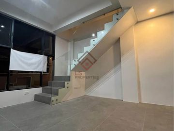 FOR SALE 3-Storey House in Kapitolyo, Pasig City - SH160