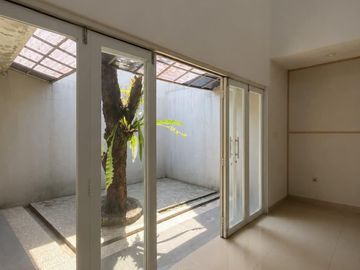 Rumah Sirkulasi Udara Bagus Komplek Margahayu Raya
