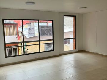OFICINA CENTRO DE MANIZALES CON ADMON INCLUIDA, PARQUEADERO