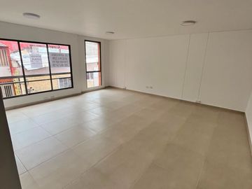 OFICINA CENTRO DE MANIZALES CON ADMON INCLUIDA, PARQUEADERO