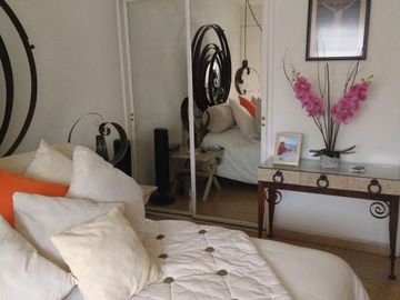 REMODELADA, VENDO CASA EN COLON ECHEGARAY