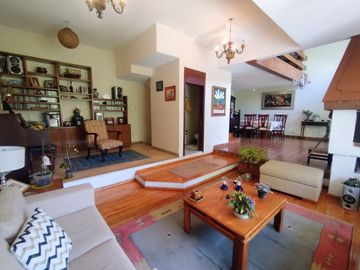 LINDA Y ACOGEDORA CASA EN VENTA EN LOMAS DE LAS ÁGUILAS, A UNOS PASOS DEL ACCESO A LA SUPERVÍA