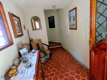 LINDA Y ACOGEDORA CASA EN VENTA EN LOMAS DE LAS ÁGUILAS, A UNOS PASOS DEL ACCESO A LA SUPERVÍA