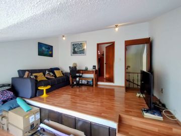 LINDA Y ACOGEDORA CASA EN VENTA EN LOMAS DE LAS ÁGUILAS, A UNOS PASOS DEL ACCESO A LA SUPERVÍA