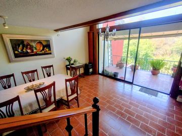 LINDA Y ACOGEDORA CASA EN VENTA EN LOMAS DE LAS ÁGUILAS, A UNOS PASOS DEL ACCESO A LA SUPERVÍA
