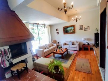 LINDA Y ACOGEDORA CASA EN VENTA EN LOMAS DE LAS ÁGUILAS, A UNOS PASOS DEL ACCESO A LA SUPERVÍA
