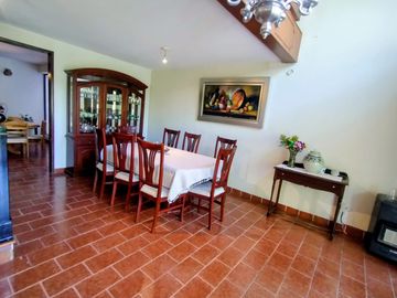 LINDA Y ACOGEDORA CASA EN VENTA EN LOMAS DE LAS ÁGUILAS, A UNOS PASOS DEL ACCESO A LA SUPERVÍA