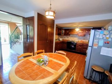 LINDA Y ACOGEDORA CASA EN VENTA EN LOMAS DE LAS ÁGUILAS, A UNOS PASOS DEL ACCESO A LA SUPERVÍA