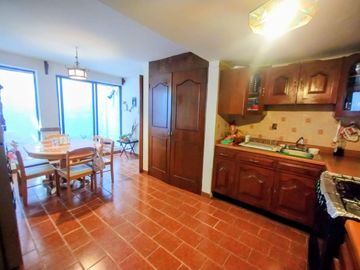 LINDA Y ACOGEDORA CASA EN VENTA EN LOMAS DE LAS ÁGUILAS, A UNOS PASOS DEL ACCESO A LA SUPERVÍA