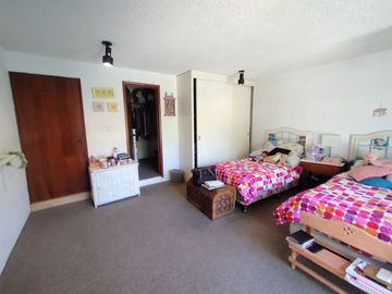 LINDA Y ACOGEDORA CASA EN VENTA EN LOMAS DE LAS ÁGUILAS, A UNOS PASOS DEL ACCESO A LA SUPERVÍA
