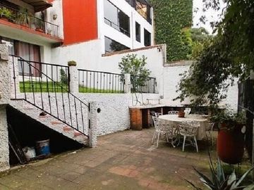 LINDA Y ACOGEDORA CASA EN VENTA EN LOMAS DE LAS ÁGUILAS, A UNOS PASOS DEL ACCESO A LA SUPERVÍA