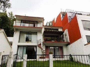 LINDA Y ACOGEDORA CASA EN VENTA EN LOMAS DE LAS ÁGUILAS, A UNOS PASOS DEL ACCESO A LA SUPERVÍA