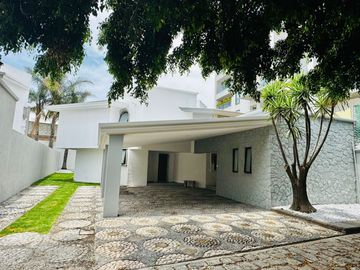 MODERNA CASA EN ZAVALETA