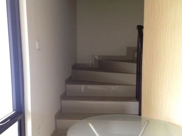 Disewakan Rumah 2lantai di Bekasi kompleks Summer Bliiss UNFURNISH