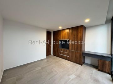 Departamento, PB, con jardín y vista desde sala comedor y recámaras, amplios espacios y amenidades para la familia. A 5 min de Antea