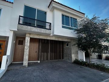 Casa de 220 m² con 3 Recámaras en Renta en Jardín Real