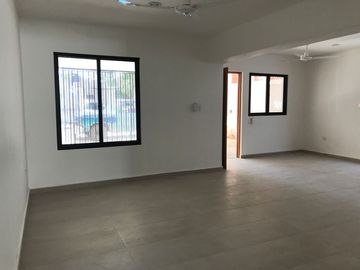 CASA EN RENTA COL MAYA YUCATAN A 1 CALLE DE AVENIDA