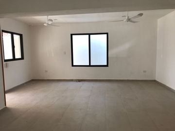 CASA EN RENTA COL MAYA YUCATAN A 1 CALLE DE AVENIDA