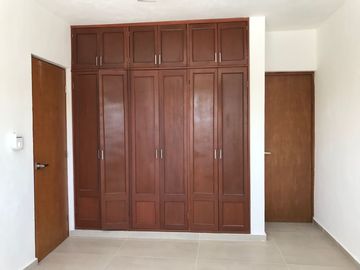 CASA EN RENTA COL MAYA YUCATAN A 1 CALLE DE AVENIDA