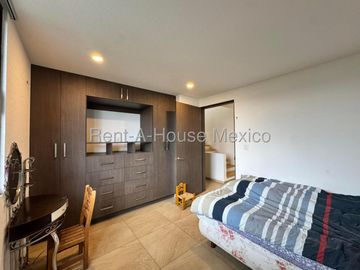 Altos Juriquilla, Casa en Venta 231m2, Amplios y funcionales espacios, ideal para familias grandes, 4a. recamara o estudio en PB