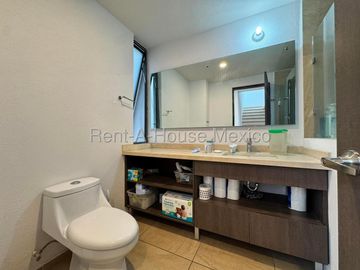 Altos Juriquilla, Casa en Venta 231m2, Amplios y funcionales espacios, ideal para familias grandes, 4a. recamara o estudio en PB