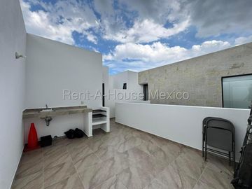 Altos Juriquilla, Casa en Venta 231m2, Amplios y funcionales espacios, ideal para familias grandes, 4a. recamara o estudio en PB