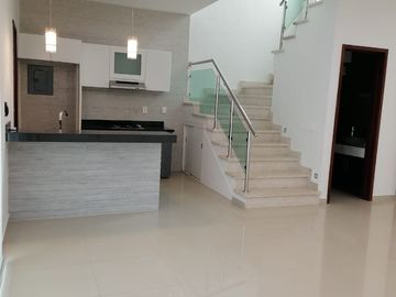 CASA NUEVA EN RENTA EN HERMOSO FRACCIONAMIENTO PRIVADO