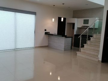 CASA NUEVA EN RENTA EN HERMOSO FRACCIONAMIENTO PRIVADO