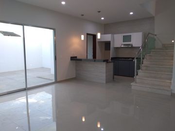 CASA NUEVA EN RENTA EN HERMOSO FRACCIONAMIENTO PRIVADO