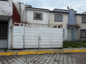 CASA EN VENTA EN SAUCES 5, TOLUCA.
