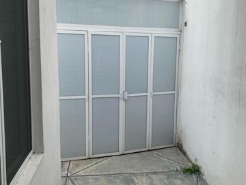 VENDO CASA EN VILLAS DE BERNALEJO, IRAPUATO, GUANAJUATO